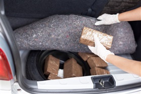 De onrechtmatige doorzoeking van voertuigen in drugszaken: een kritische reflectie op de strikte toepassing van artikel 29 Wet op het politieambt