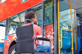 VERKEER - Nieuw in de Wegcode: schoolvervoer van personen met een handicap